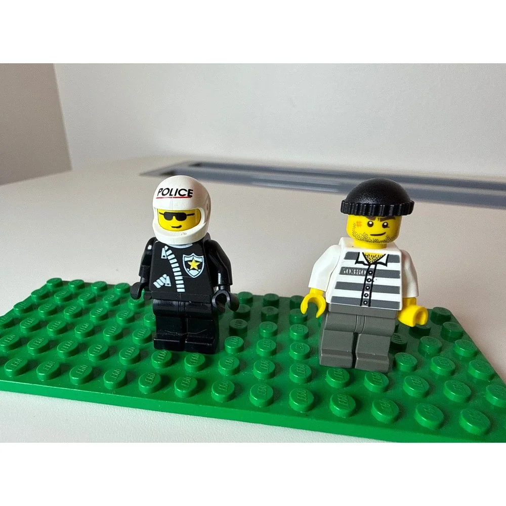 LEGO Minifigures Unisex OS City Police Officer and Crook Lot Helmet Beanie Hat